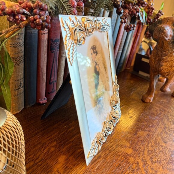 Vintage Frame with 3D Roses and Wedding Picture - Picture 6 of 13